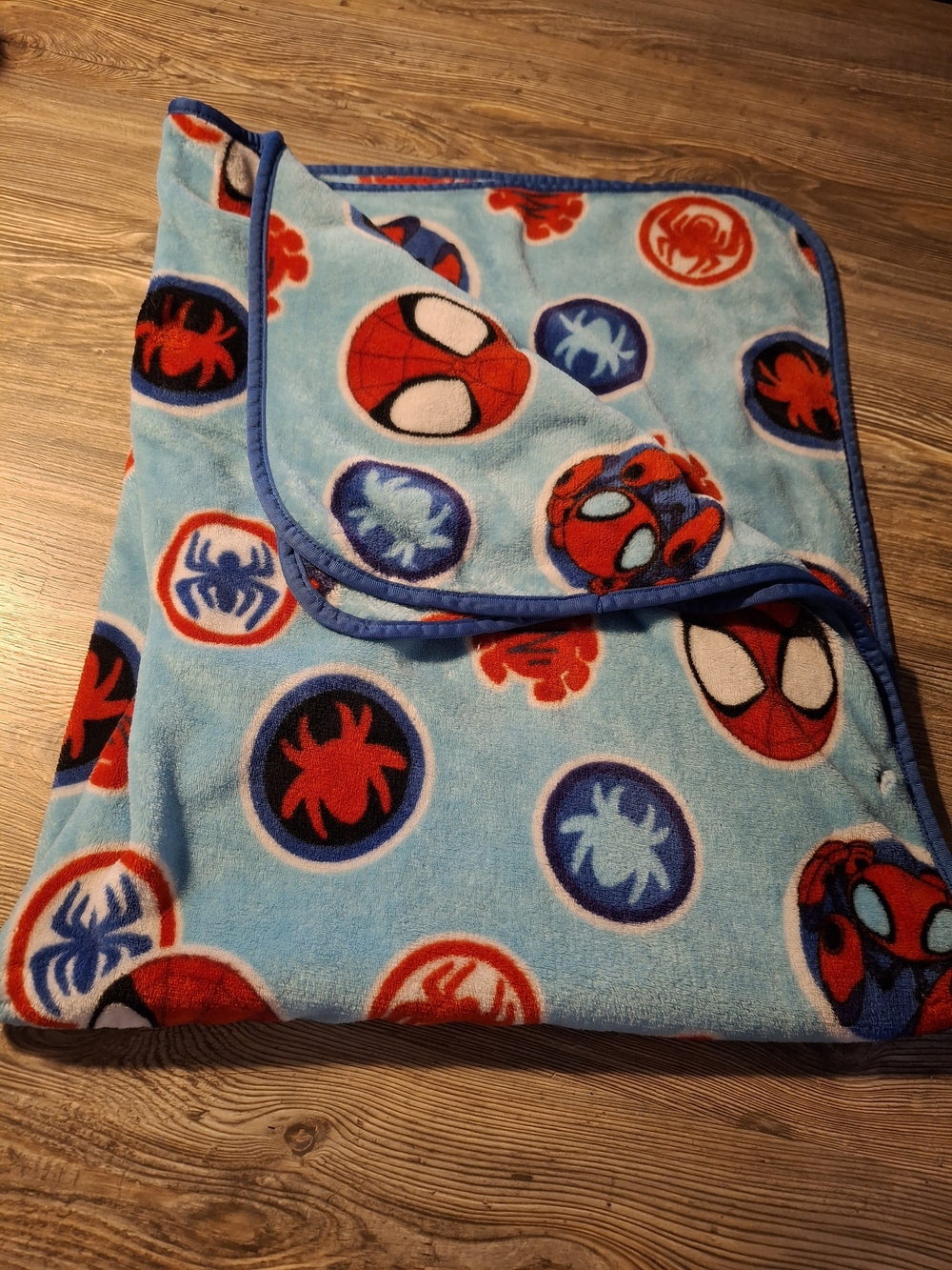Marvel Spider-Man Plush Throw Blanket - Light Blue, Red, Navy
